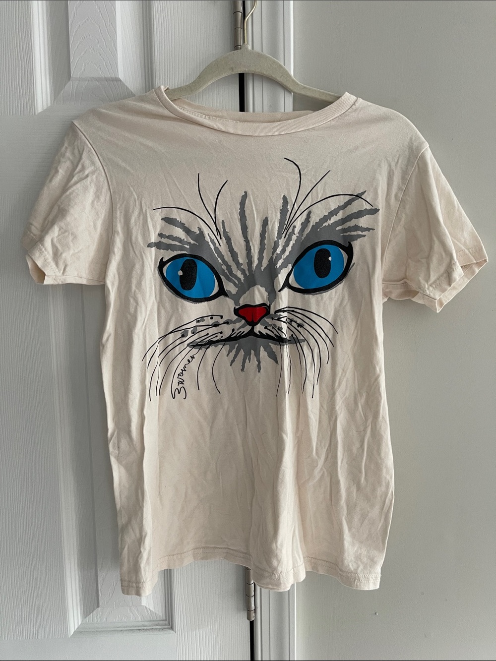 Cat Face Graphic Tee in Cream with Blue Eyes